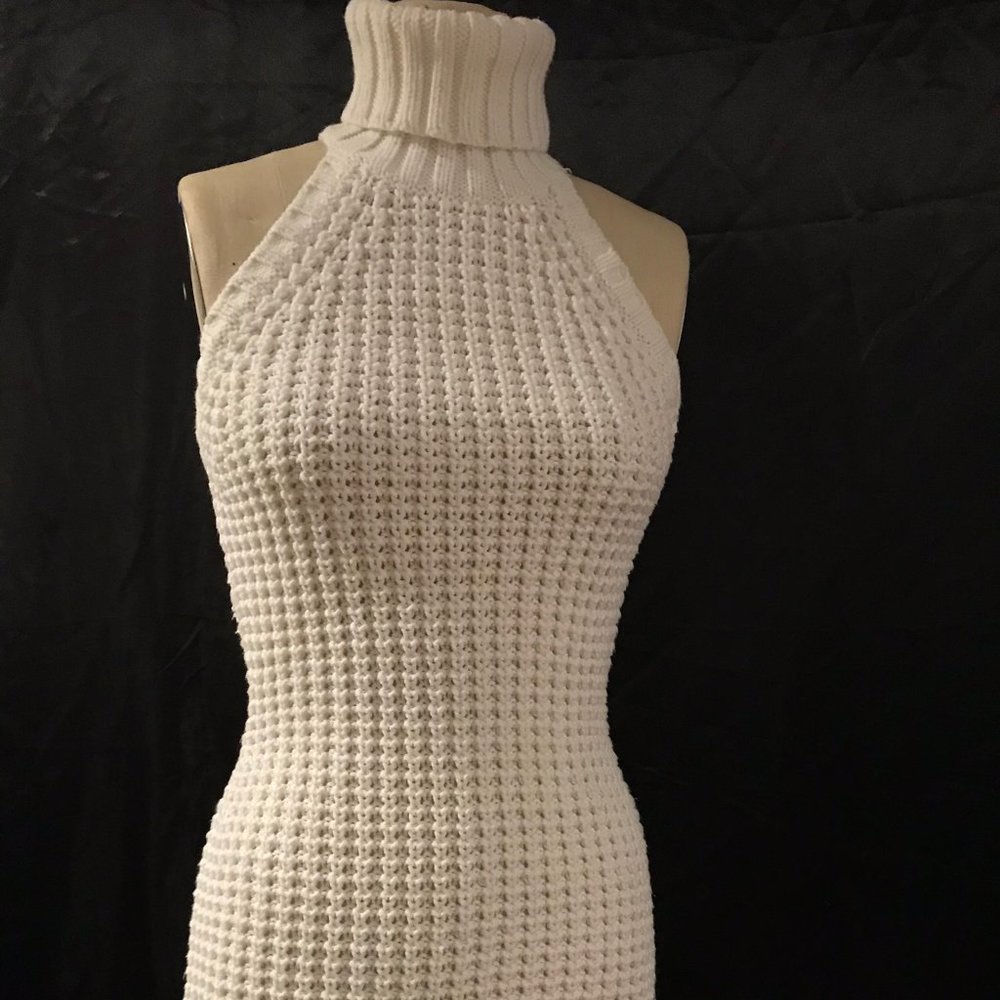White Sleevless Sweater Dress